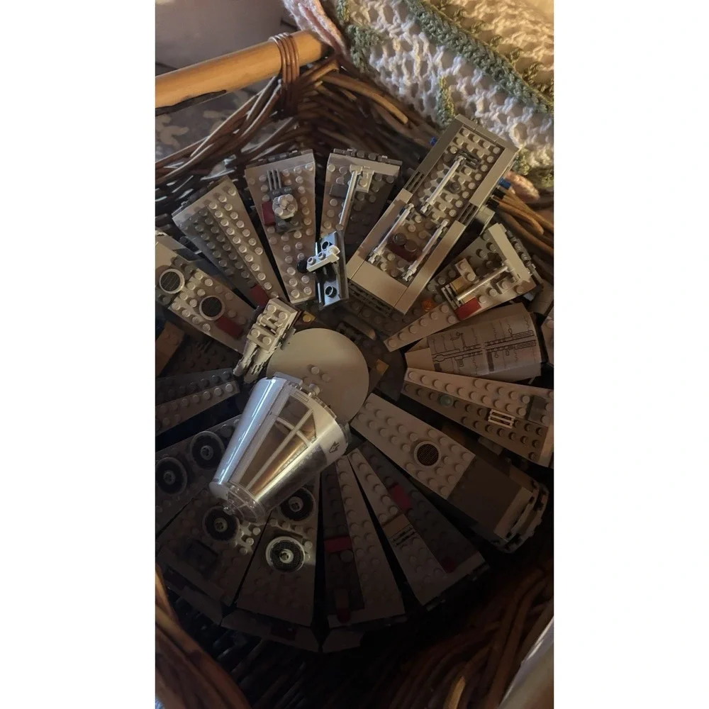 LEGO Star Wars Millennium Falcon (75105) LEGO's Set W Book Box darth Vader toys